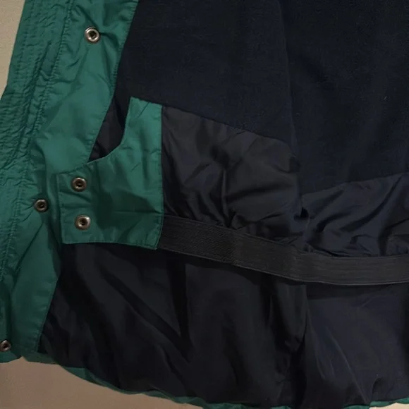 Amazon Essentials Boys Heavyweight Hooded Puffer Jacket Green Navy Color Block - Picture 4 of 15